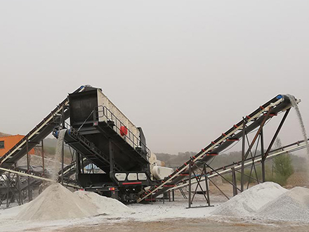 2000噸移動式破碎機(jī)現(xiàn)場